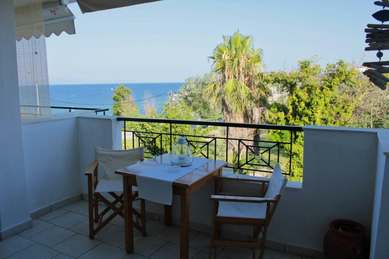 Fokais Beach Apartment Néa Fókaia Esterno foto