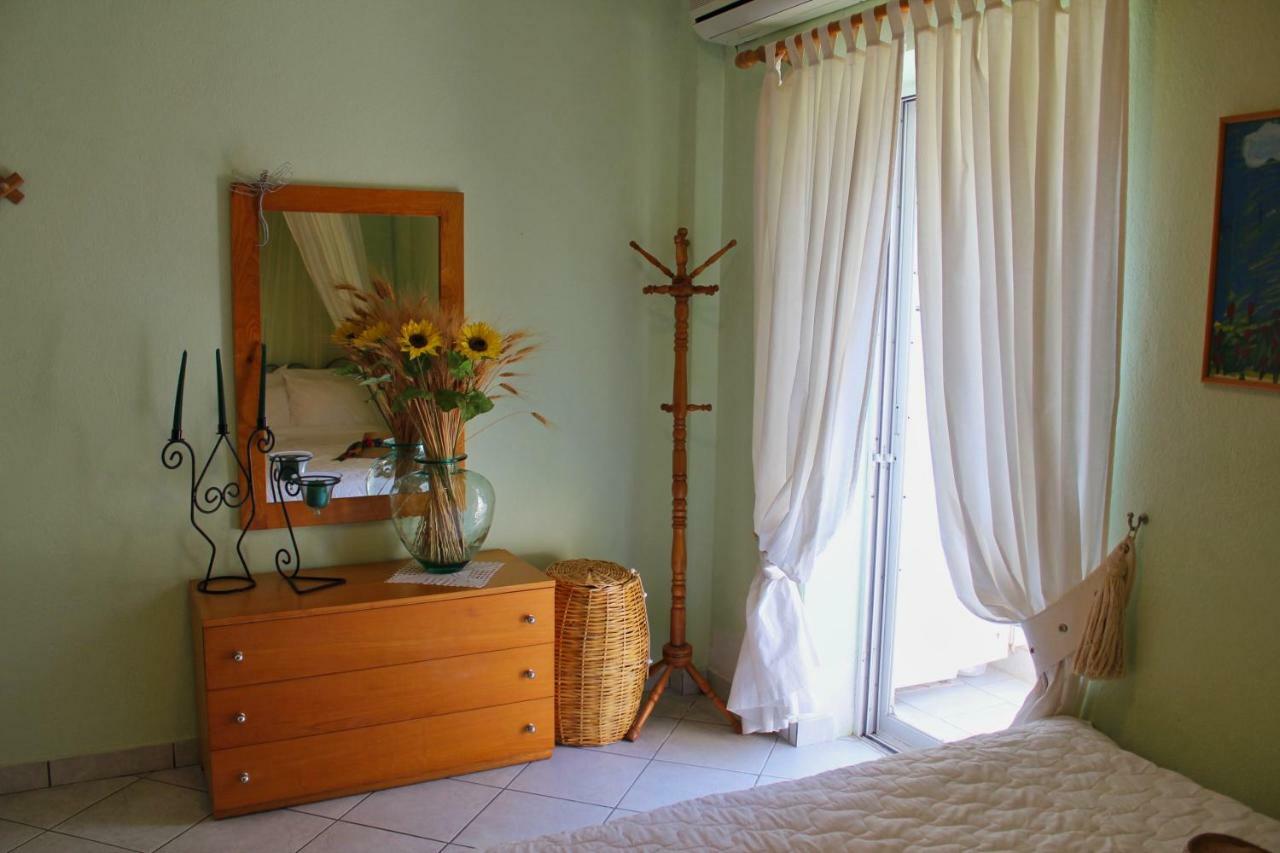Fokais Beach Apartment Néa Fókaia Esterno foto
